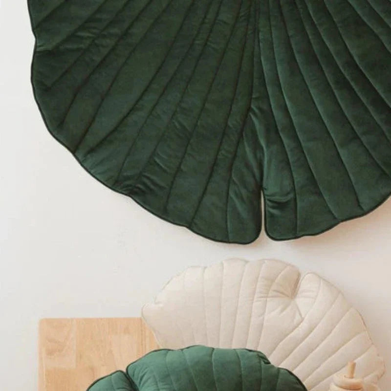 leaf-rug-hanging-living-room-shell-cushion